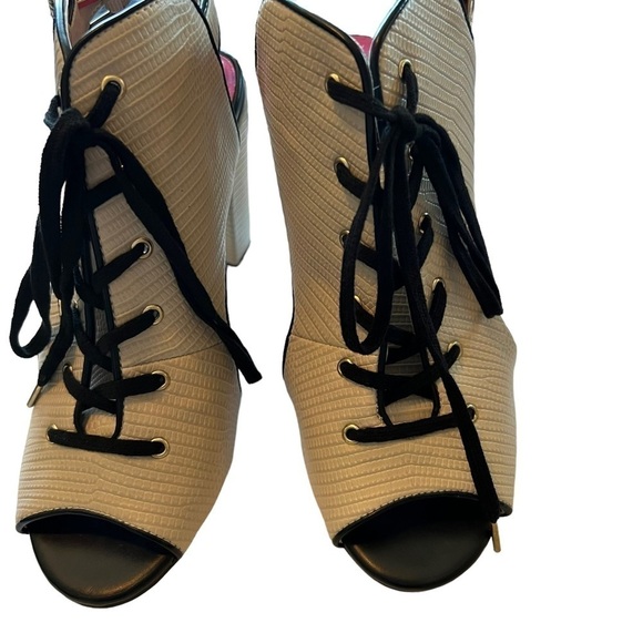 Juicy Couture Women's Open Toe Lace Up Bootie Strap Block Heel Size 6 - Picture 9 of 10